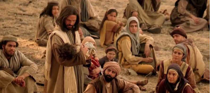 Los discípulos se acercaron a Jesús y le preguntaron: "¿Quién es...