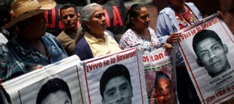 Ayotzinapa es el caso más emblemático de esta "guerra negra", donde ha...