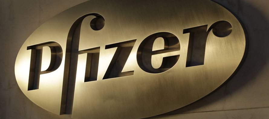 Pfizer Inc. informó el martes una rebaja en su previsión de ganancias anual tras...