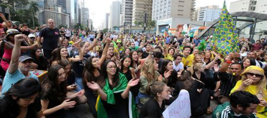 Hoy, Brasil, sólo cuatro años despues, es otro, más despierto, más...