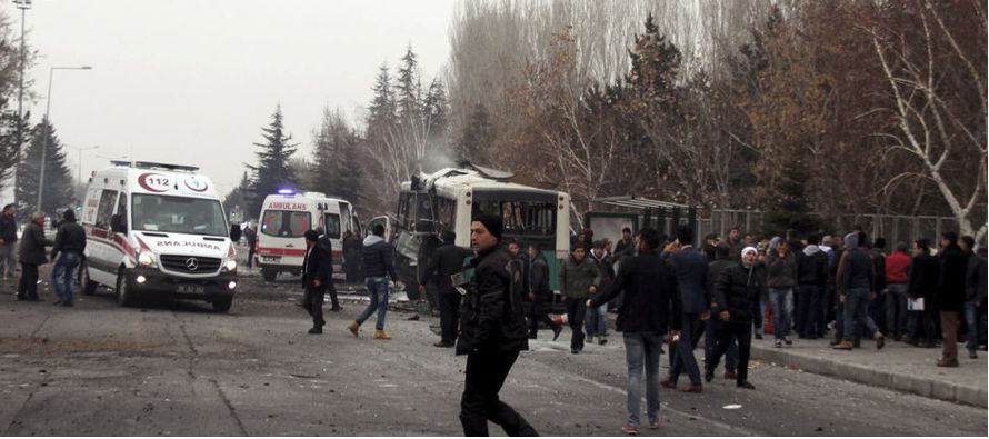 El ministro del Interior, Suleyman Soylu, anunció que había 56 heridos, seis de ellos...