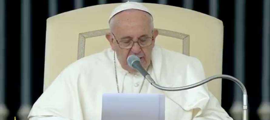 El papa Francisco ha querido mostrar su cercanía a las víctimas del atentado que tuvo...