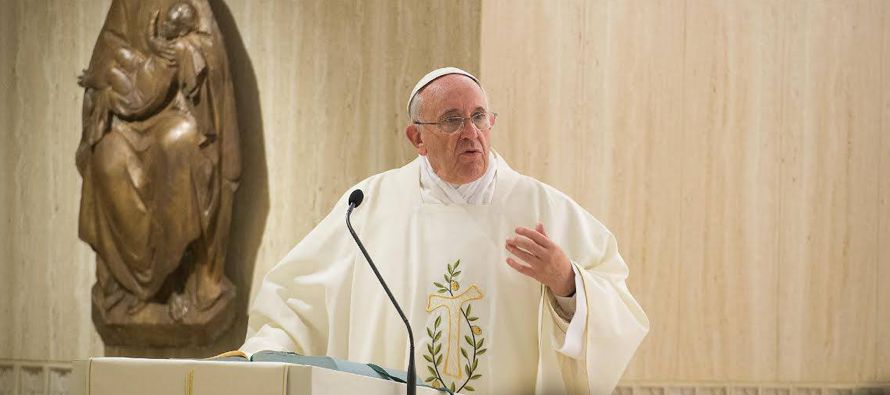 El papa Francisco celebró hoy una ceremonia en el Vaticano en la que hizo balance del 2016 y...