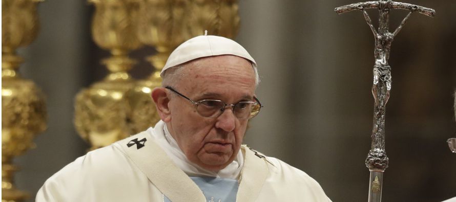 En un discurso pronunciado el domingo ante unos 50.000 fieles en la Plaza de San Pedro, el Papa se...