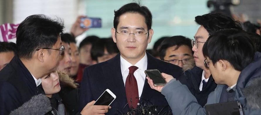 El probable arresto de Lee podría hundir aún más a la presidenta Park Geun-hye...