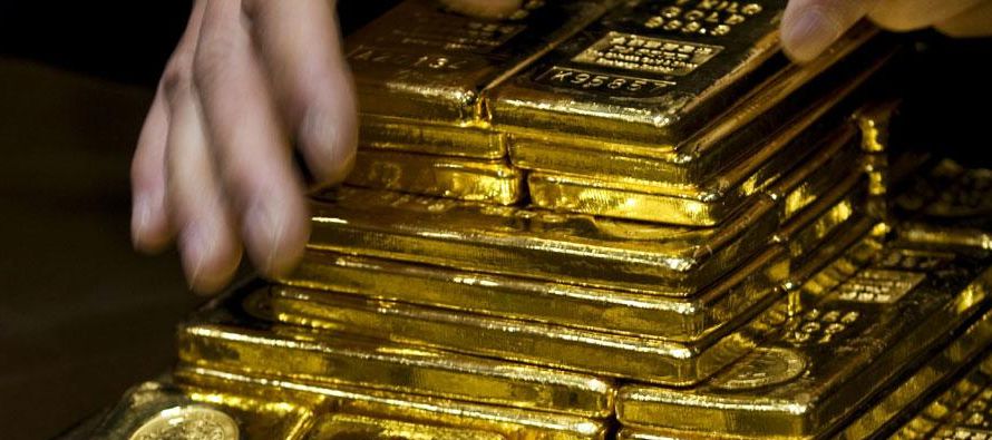 De todas formas, se prevé que el oro suba desde sus actuales niveles en el 2017, en vista de...