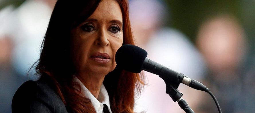 La expresidenta de Argentina Cristina Fernández (2007-2015) negó hoy haber cometido...