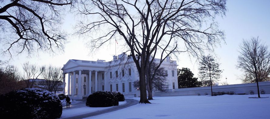 La capital de EU, Washington D.C., funciona hoy a media marcha pese a que la tormenta invernal...