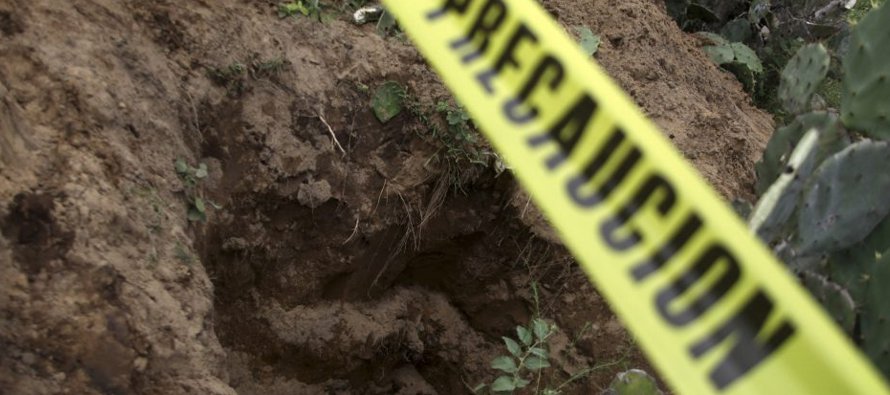 Ya hay 300 cadáveres o conjuntos de huesos en instalaciones forenses del estado de Veracruz....