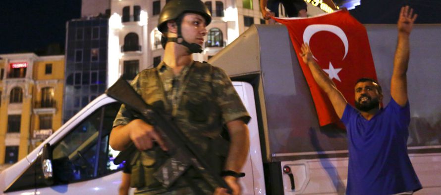 Las autoridades de Turquía mantienen en prisión preventiva a 47,000 personas por...