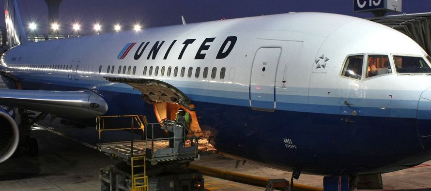 United Airlines dijo el miércoles que dejará de utilizar a los agentes de seguridad...