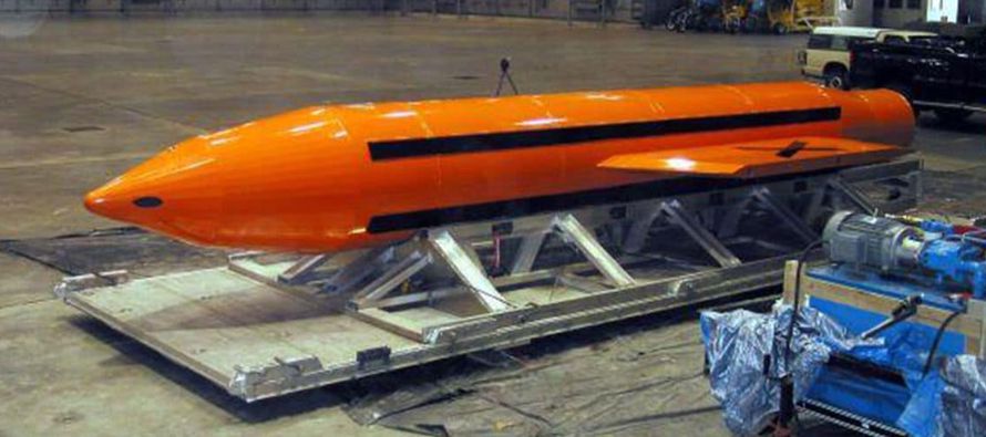 Tras el lanzamiento ayer por Estados Unidos de la bomba GBU-43, la mayor no nuclear del arsenal...