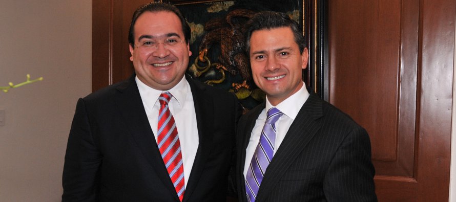 Aún en funciones de gobernador del estado de México Peña Nieto asistió...