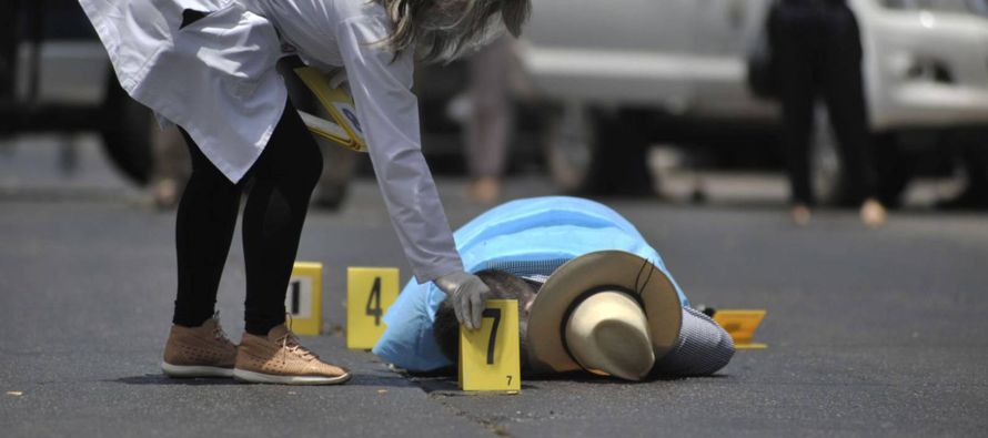 El homicidio de Valdez, el sexto periodista asesinado en lo que va de 2017, despertó en las...