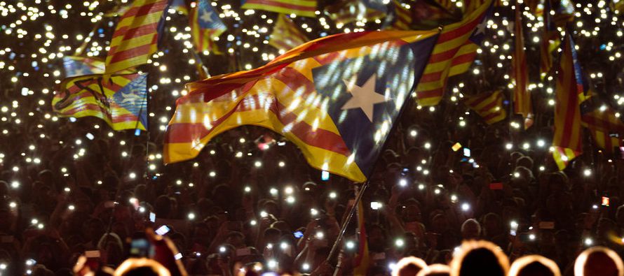 Las objeciones al referendo, que fue anunciado por el líder catalán Carles Puigdemont...
