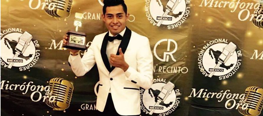  El juvenil cantante continúa ascendiendo en su carrera profesional y ha logrado colocarse...