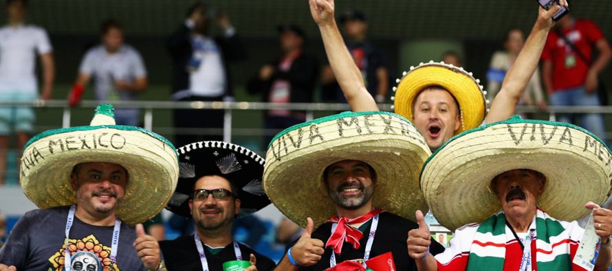 En el estadio Fisht de Sochi los aficionados mexicanos estaban advertidos: si gritaban una vez...