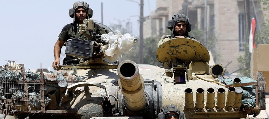 El Ejército iraquí calcula que hay unos 350 militantes rodeados en la Ciudad Vieja,...