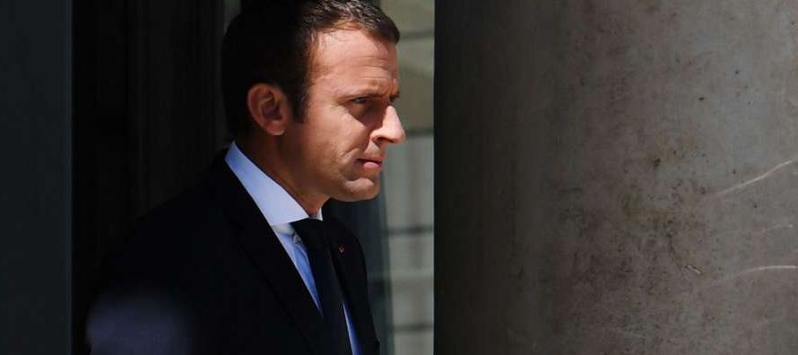 En las redes sociales algunos internautas defienden la invitación realizada por Macron al...