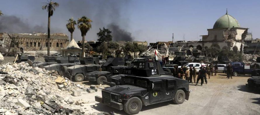 Unos pocos cientos de insurgentes de Estado Islámico entraron a Mosul hace tres años,...