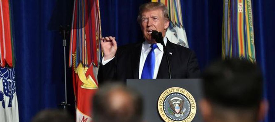 El presidente Donald Trump dio a conocer este lunes la nueva estrategia de EU en Afganistán...