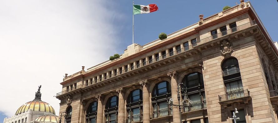 El banco central de México anunció el miércoles que revisó al alza sus...