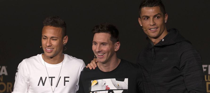 Neymar fue incluido junto a los esperados Lionel Messi y Cristiano Ronaldo entre los tres...