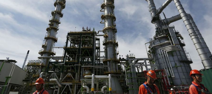 La petrolera estatal dijo a finales de septiembre que esperaba reanudar la refinería, la...
