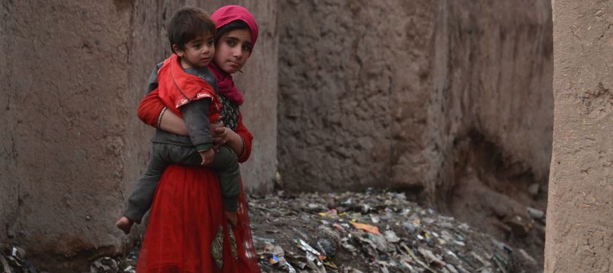 La septuagenaria Janat Bibi, una de las cerca de dos millones de viudas de Afganistán,...