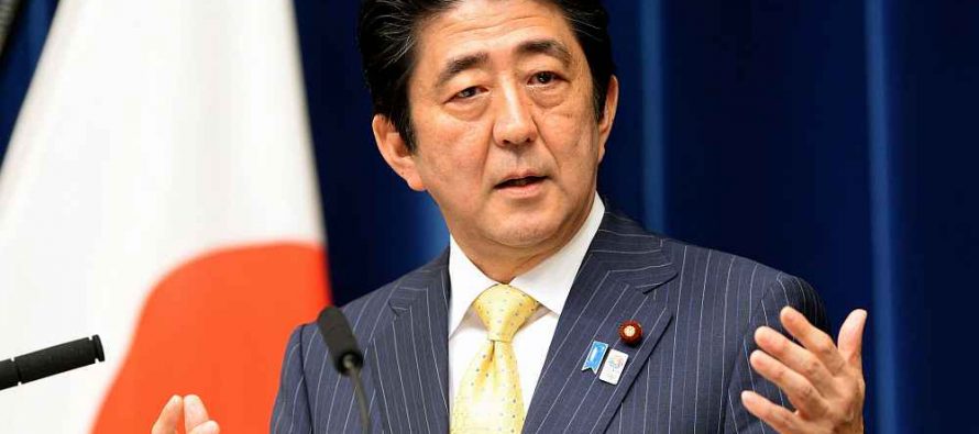 La coalición gobernante de Abe logró una sólida victoria en las elecciones...