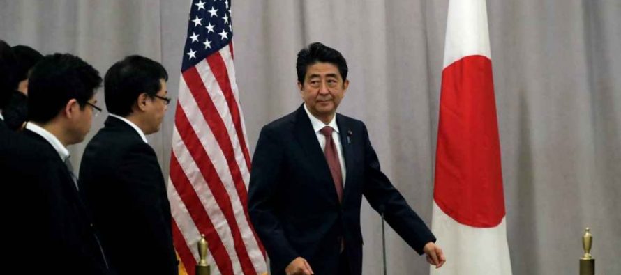 Corea del Norte ha acusado al primer ministro japonés, Shinzo Abe, de "engañar a...