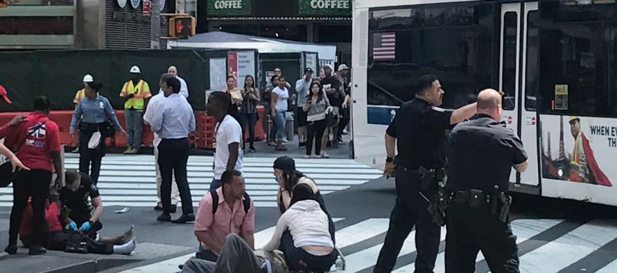 Al menos seis muertos en el centro de Manhattan al arrollar una camioneta a varias personas.