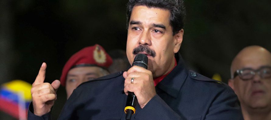 El presidente venezolano Nicolás Maduro anunció este miércoles un aumento del...