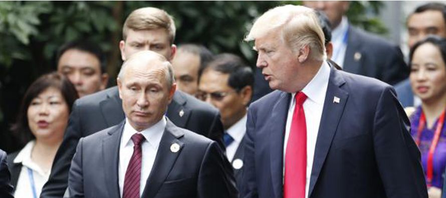 Trump y Putin se encontraron informalmente en la cumbre del Foro de Cooperación...