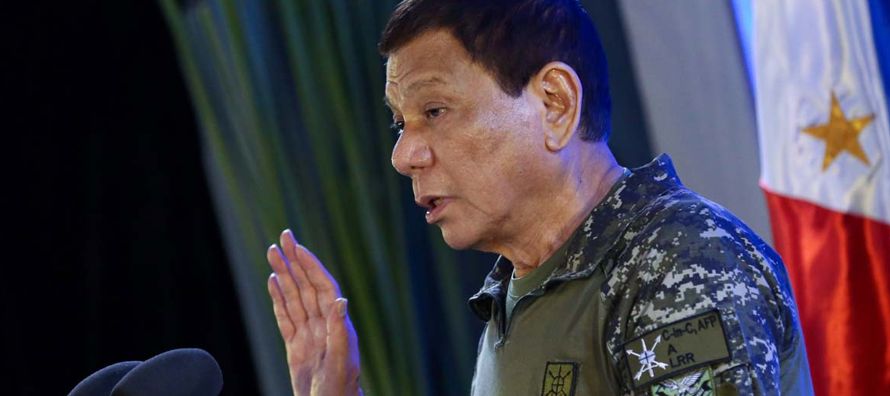 A mediados de octubre Duterte puso esta polémica campaña exclusivamente en manos de...