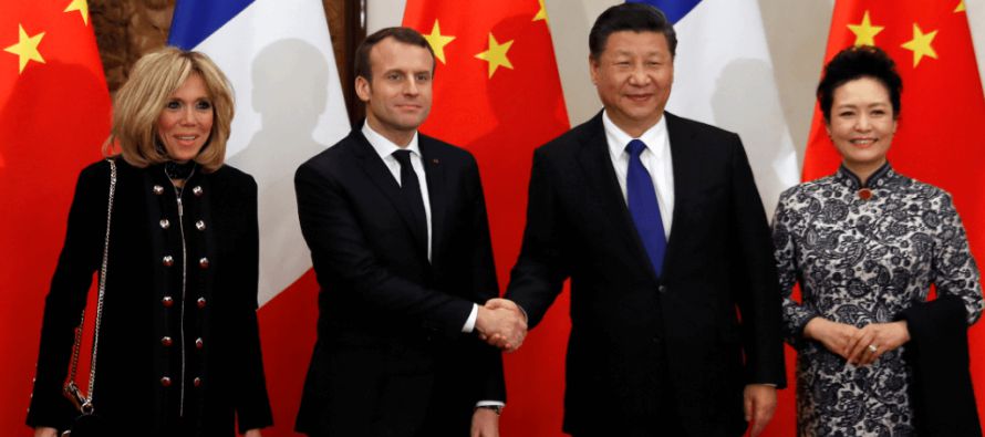 Macron se reunió hoy con Xi en su primera visita oficial a Pekín desde que...