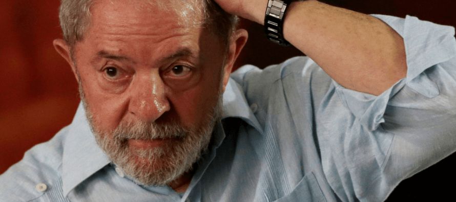  Su familia lo visitó dos veces, una de ellas con la presencia del propio expresidente. Lula...