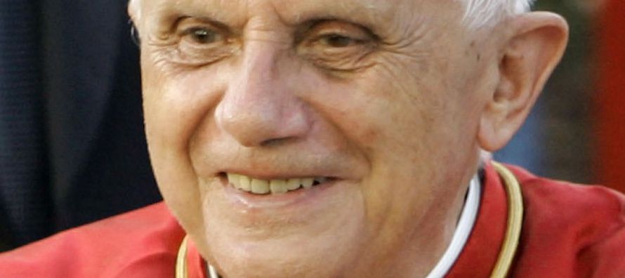 El Vaticano también agregó que Benedicto XVI cumplirá en abril 91 años...