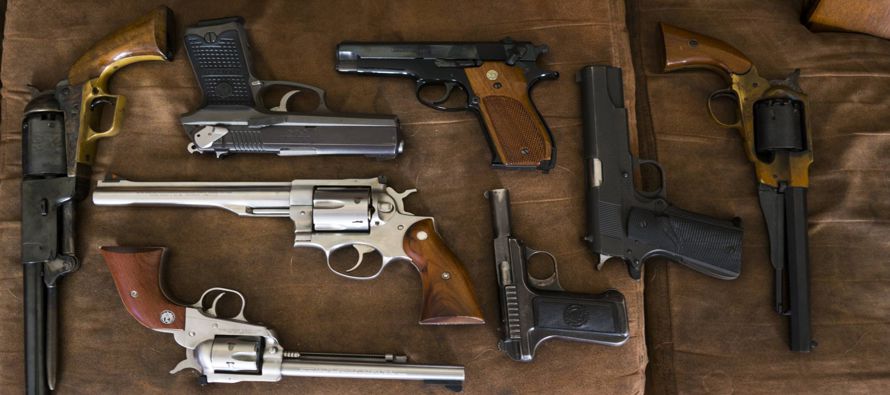El derecho a las armas está consagrado en la segunda enmienda de la Constitución y no...