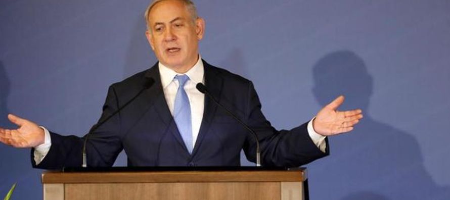 Según la sospecha, Netanyahu, que se hizo con la cartera de Comunicación tras ganar...