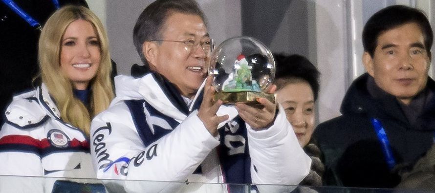 La ceremonia de clausura se celebró en el estadio de PyeongChang ante unos 35,000...