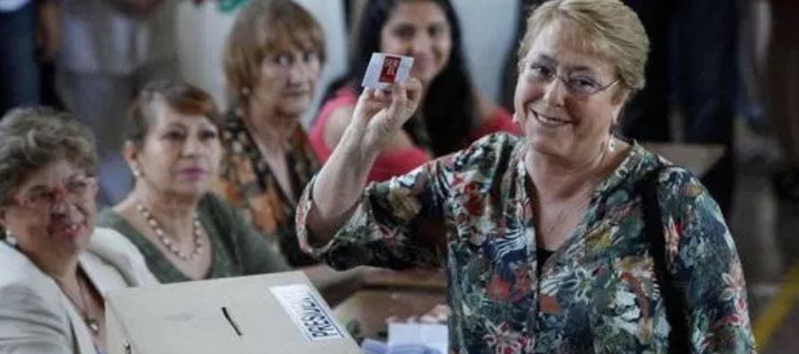 Michelle Bachelet culmina este domingo su segundo mandato presidencial admitiendo que su...