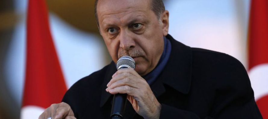 Erdogan se refirió también a la actual ofensiva militar turca en el enclave sirio de...