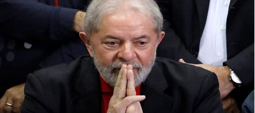 El expresidente brasileño Luiz Inácio Lula da Silva, condenado a 12 años de...