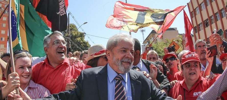 El máximo tribunal de Brasil podría decidir si Lula permanece en libertad mientras se...