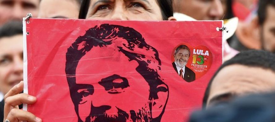 Hay más en juego que el futuro político y legal de Lula, de 72 años y quien es...