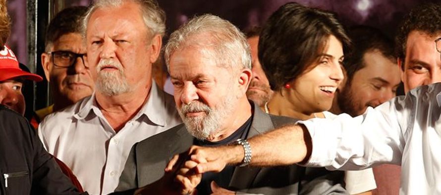 Para la presidenta del PT, el encarcelamiento de Lula "marcará negativamente la imagen...