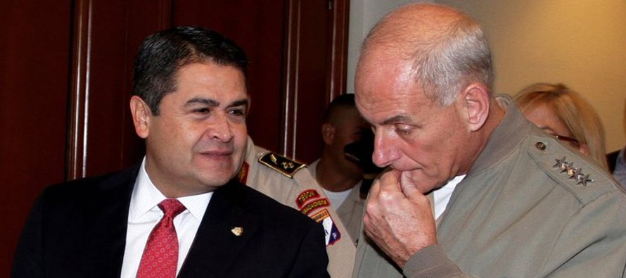 Kelly le dijo al Congreso en el 2015 que el gobierno hondureño trabajaba duro, junto con...