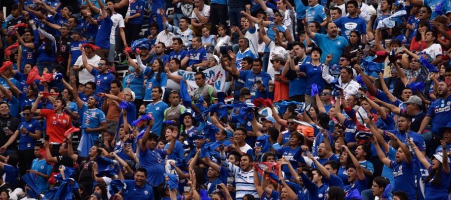 El Cruz Azul se despidió hoy del estadio Azul, el cual será demolido a corto plazo,...