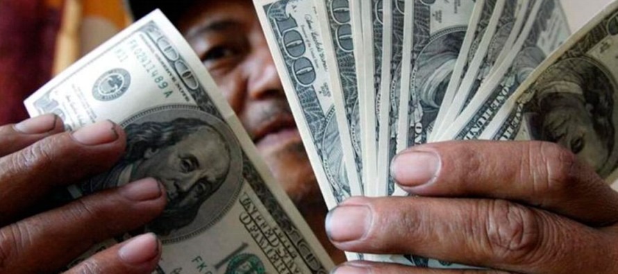 El Banco Mundial estimó que las remesas mundiales aumentaron 7% el año pasado para...